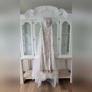 Wedding/bridal dress/gown